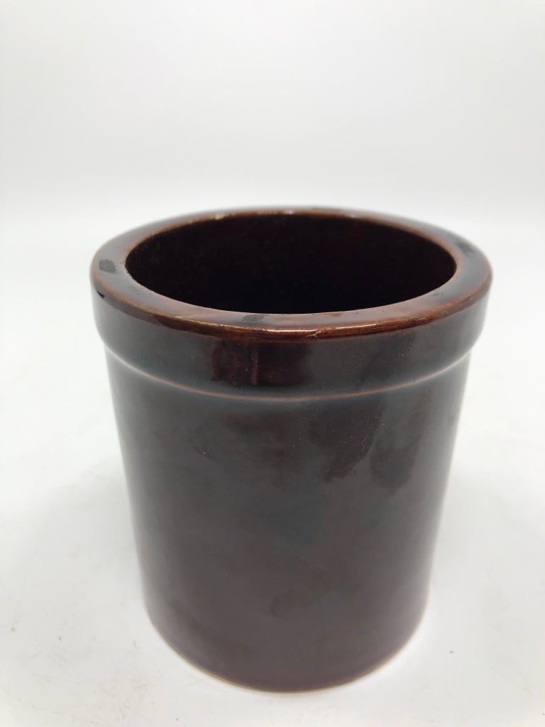 SM BROWN GLAZED CROCK.