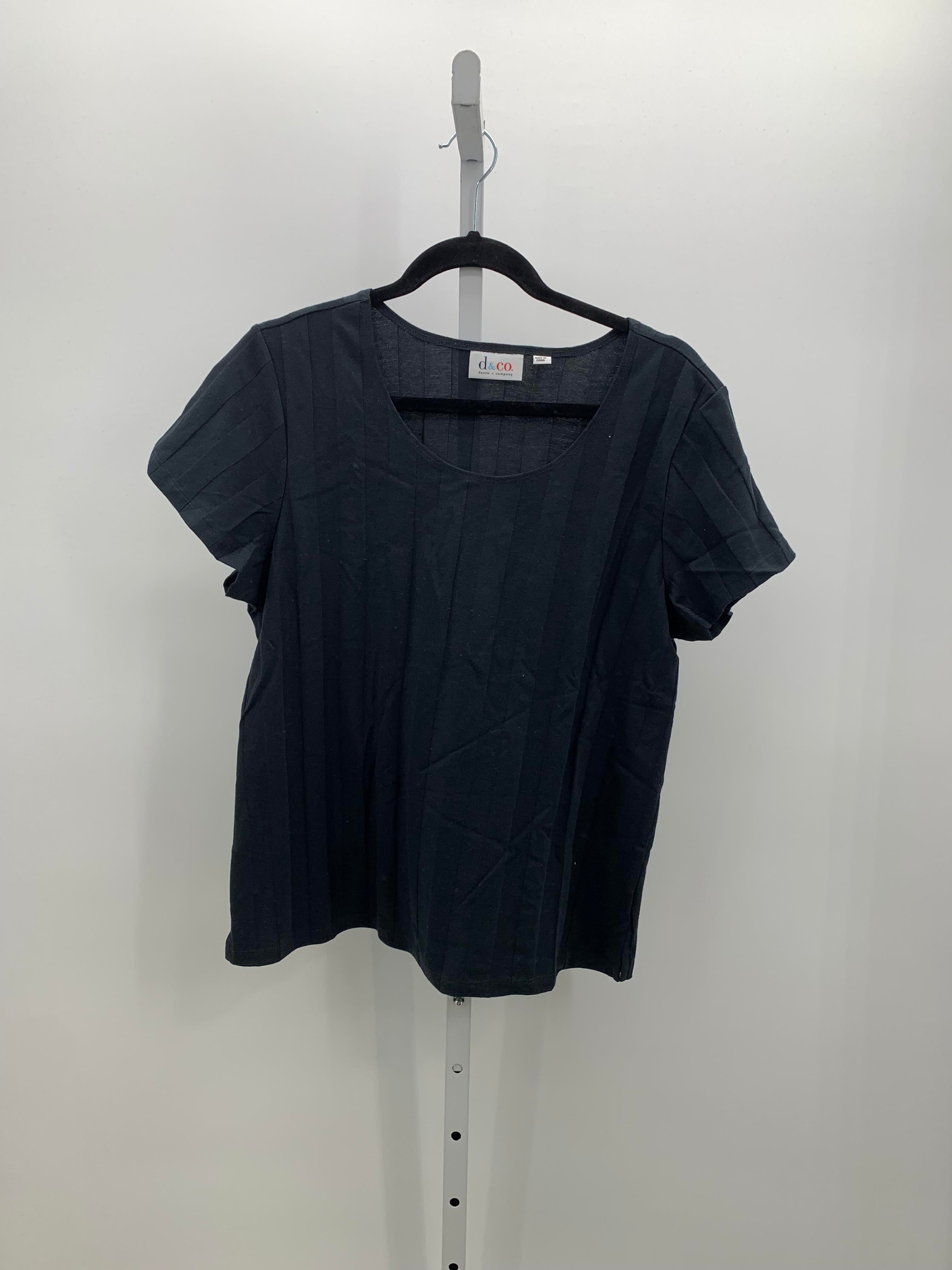 d & co. Size Large Misses Short Sleeve Shirt