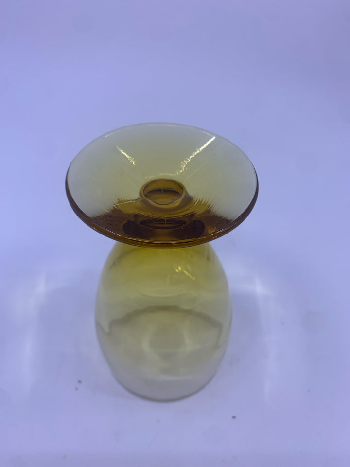 4 AMBER GLASS FOOTED GOBLETS.