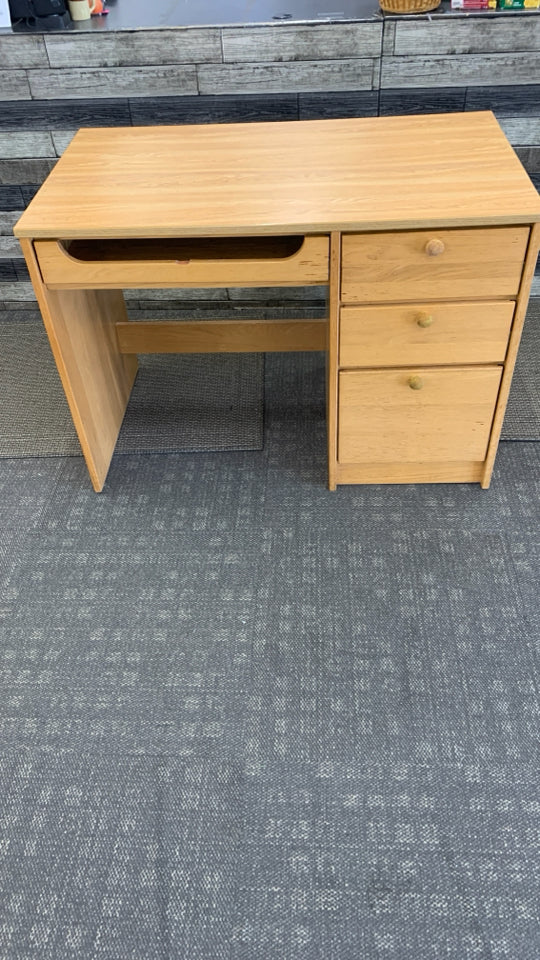 BLONDE 3 DRAWER DESK W/ KEYBOARD DRAWER HEAVY.