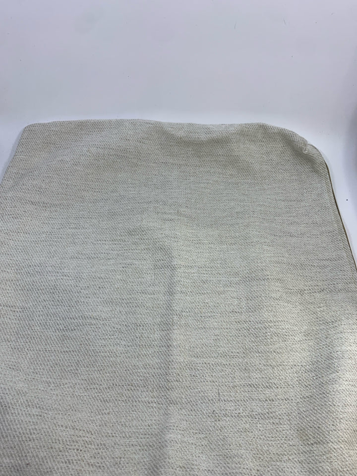 LIGHT GRAY LINEN BLEND PILLOW SHAM.