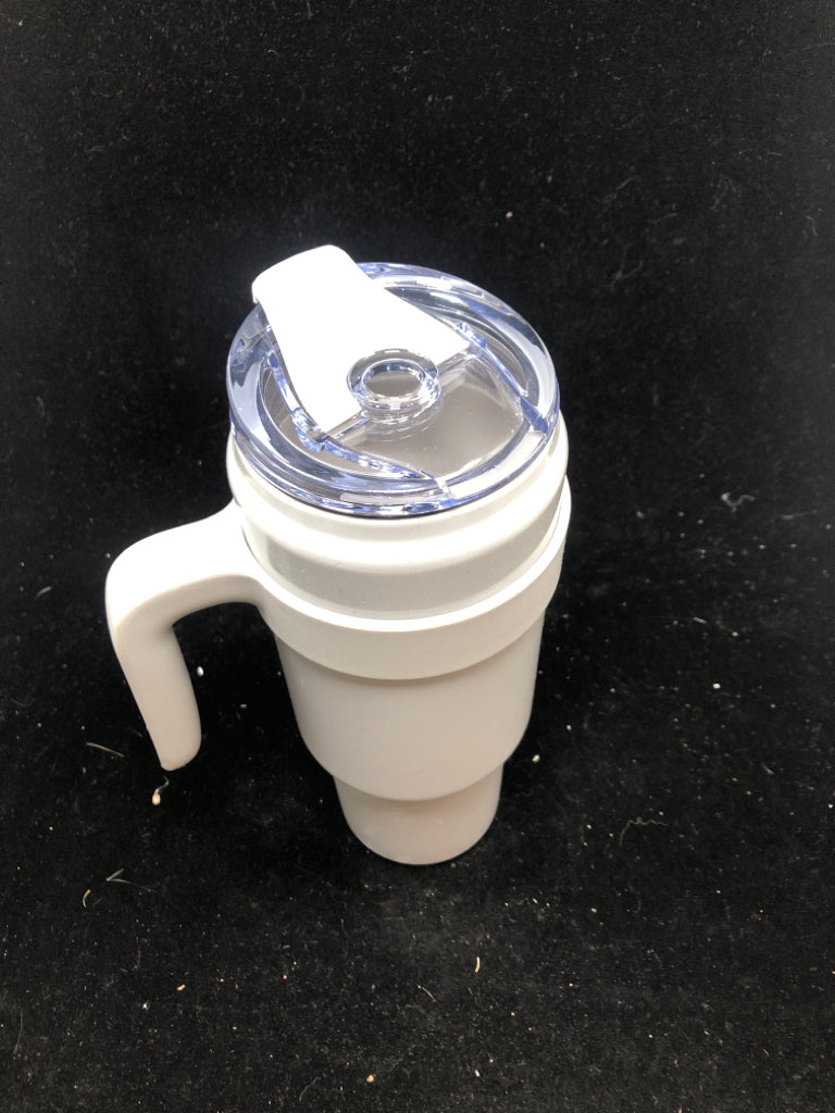 NWT LIGHT GREY 40OZ VACUUM SEAL TUMBLER.