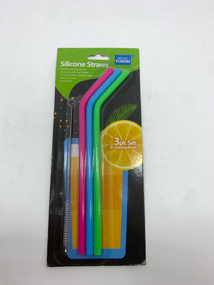 NIP 3PC SILICONE STRAWS W/CLEANING BRUSH.