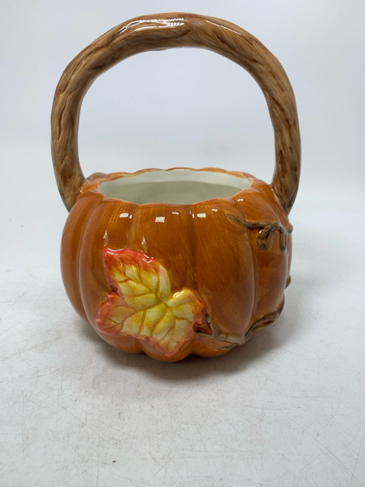PUMPKIN CERAMIC BASKET W/ EMBOSSED MAPLE LEAVES.