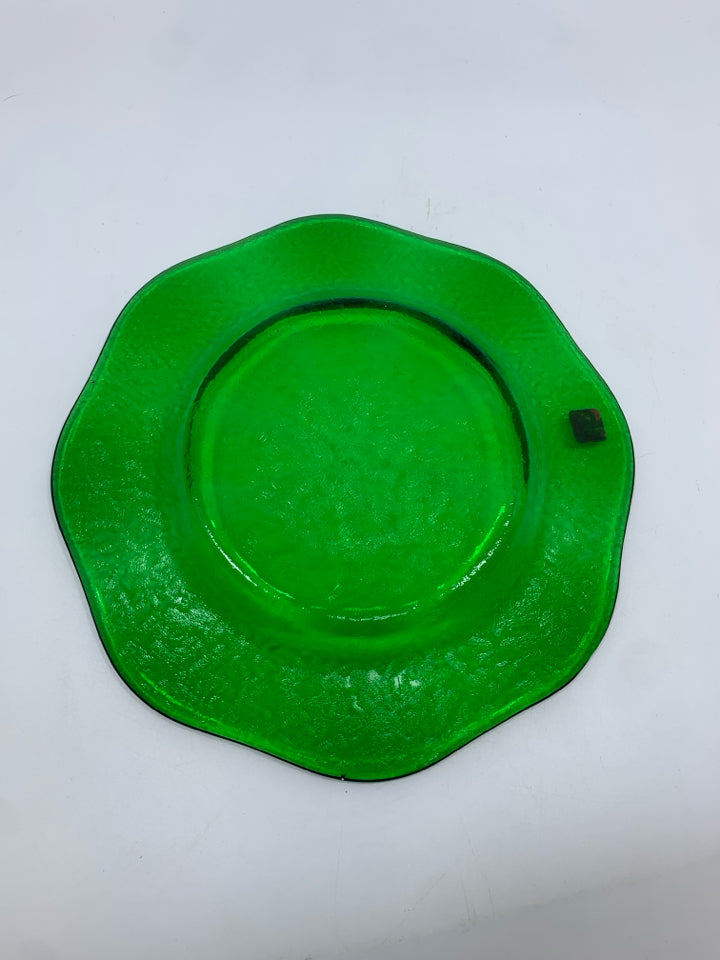 TEXTURED GREEN GLASS PLATE W/SCALLOP EDGE.