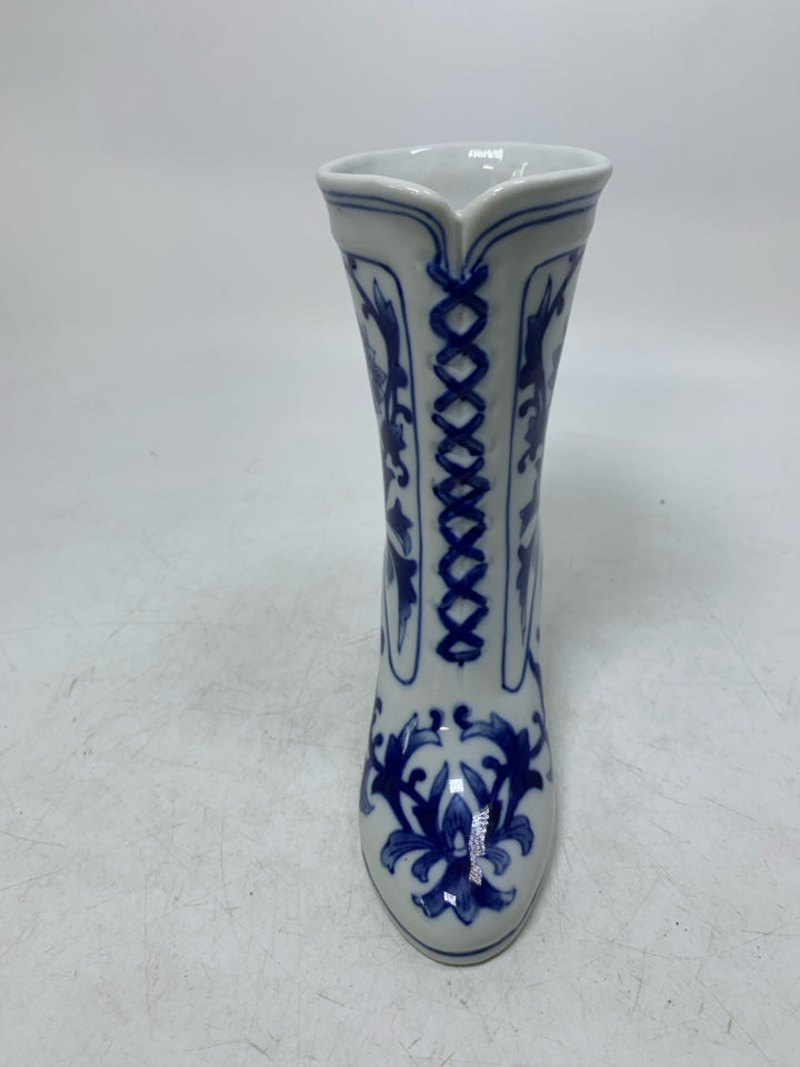 BLUE FLORAL TALL HEELED BOOT.