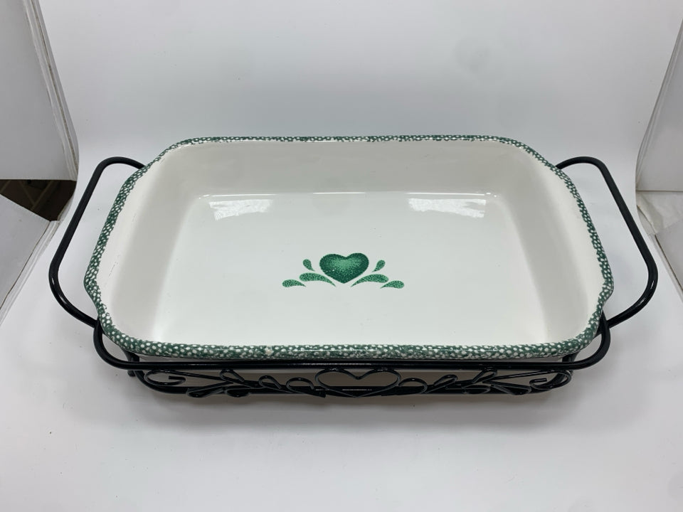2PC GREEN HEART CASSEROLE DISH ON CADDY.