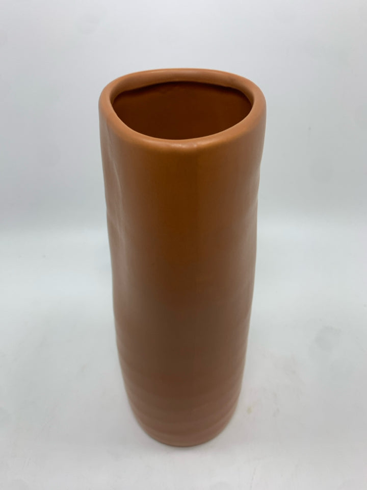 TALL PINCHED NECK VASE.