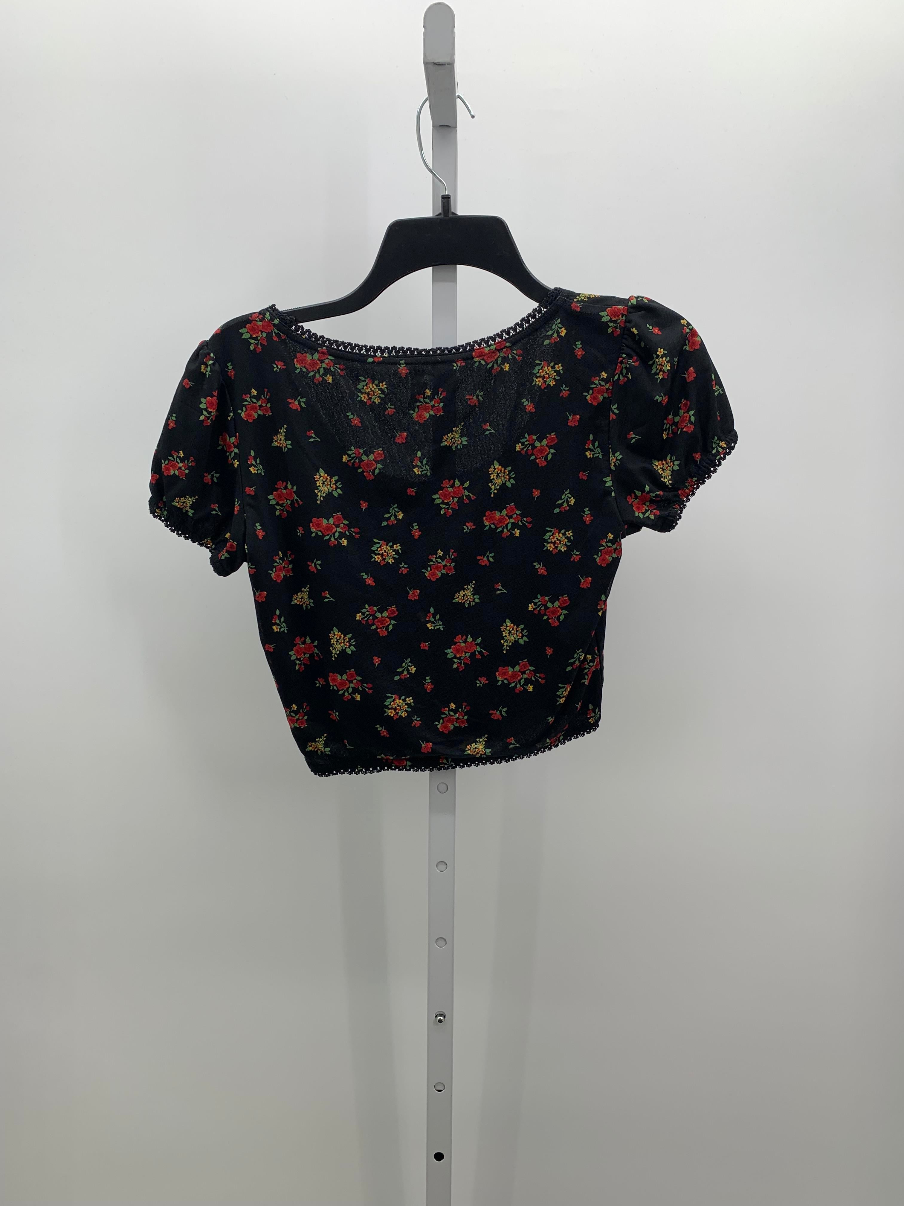 Me to We Size Medium Misses Short Sleeve Shirt