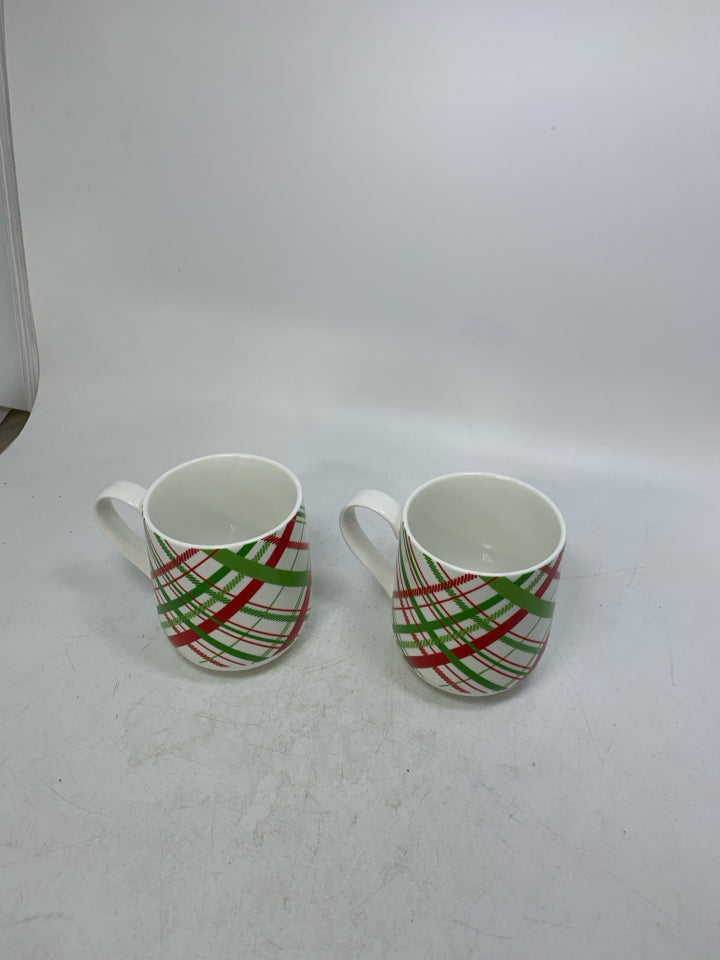 2 CRATE & BARREL GREEN ED PLAID MUGS.