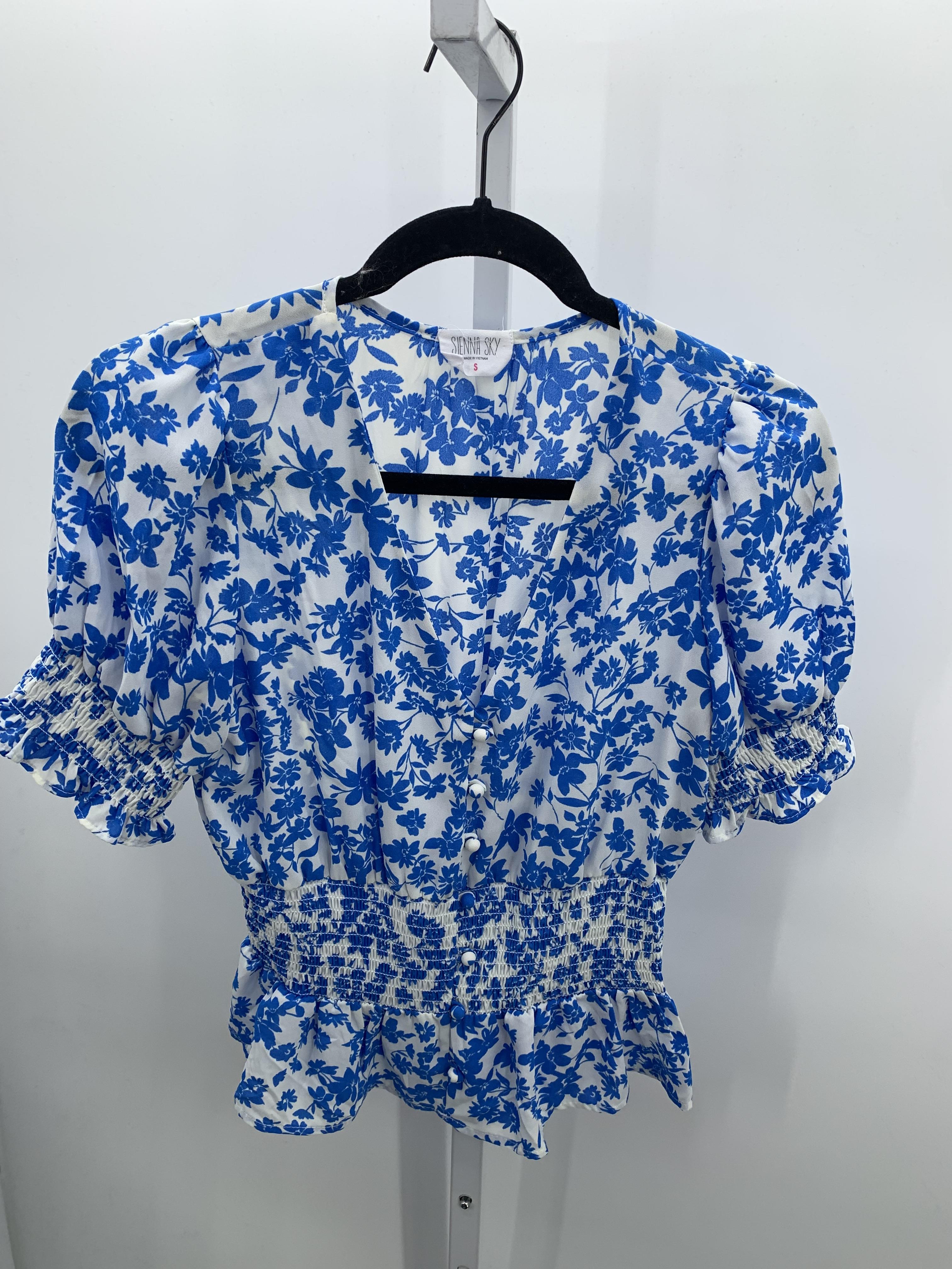 Size Small Juniors Short Sleeve Shirt