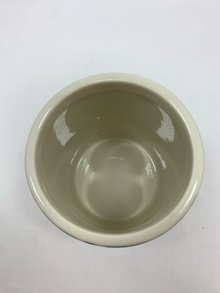 AMERICAN ATELIER STONEWARE BLUE/WHITE VASE.