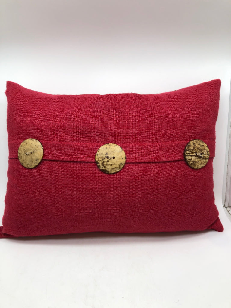 RED ACCENT PILLOW W/WOODEN BUTTONS.