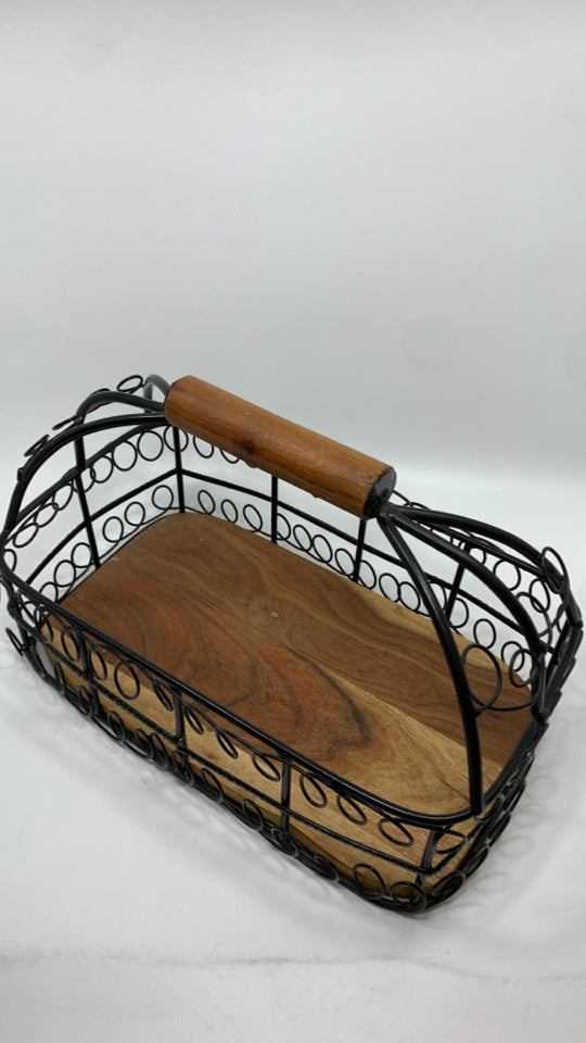 BLACK METAL BASKET W/WOOD BOTTOM AND HANDLE.