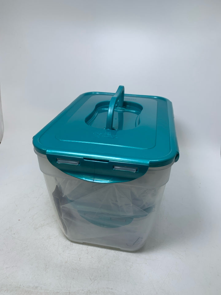 NEW MULTIPLE LOCK & LOCK PLASTIC STORAGE CONTAINERS.