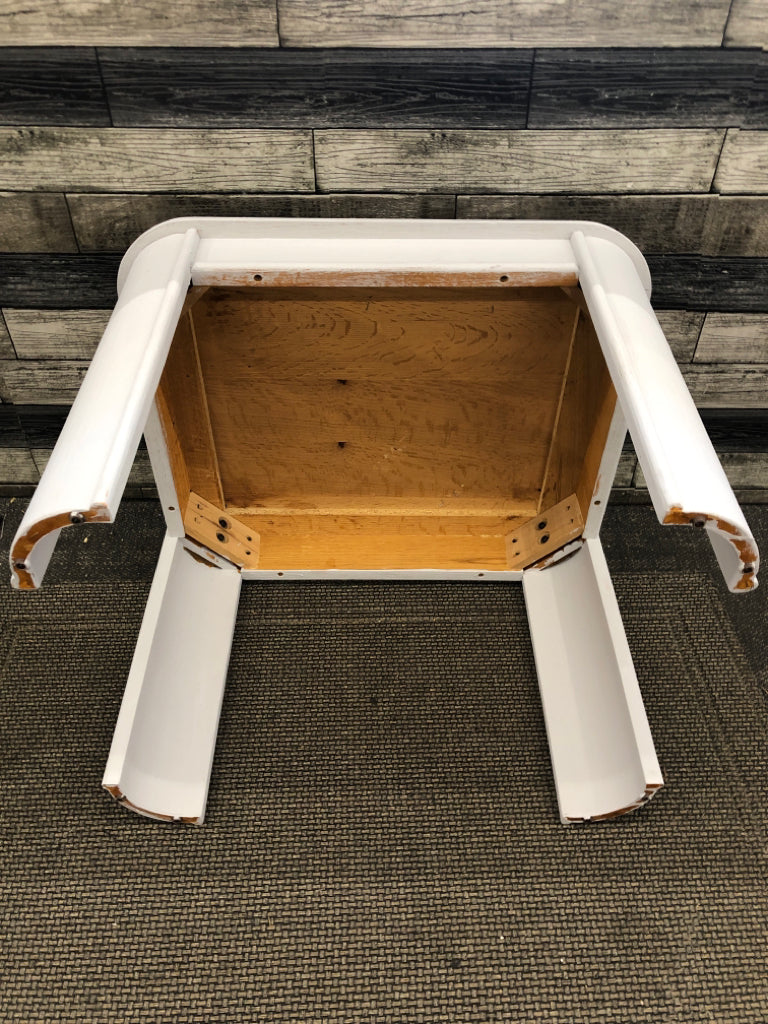 GREY PAINTED WOOD SIDE TABLE.