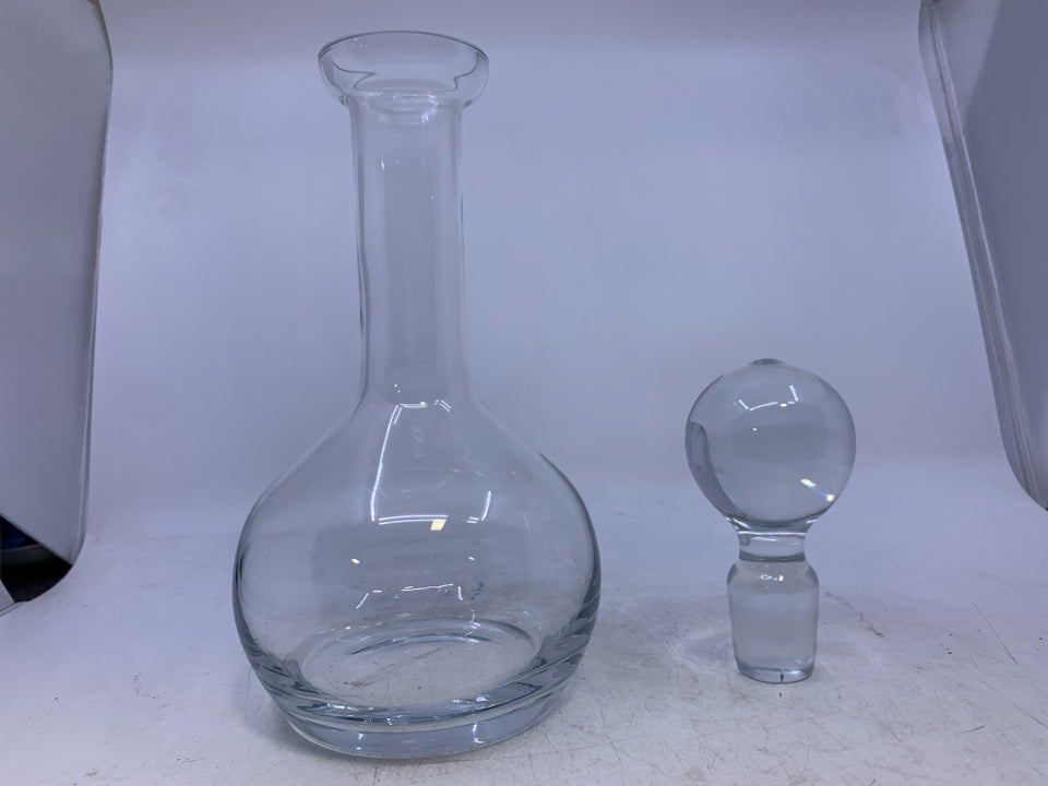 GLASS DECANTER WITH BALL STOPPER.