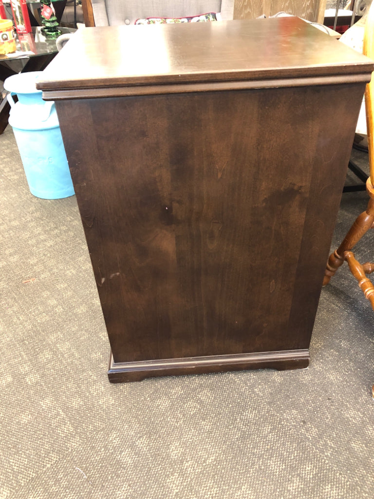 DARK WOOD 2 DRAWER FILING CABINET.