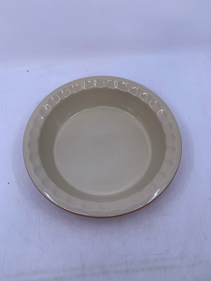 ORANGE OMBRE PIE PLATE W/ DIVET EDGE.