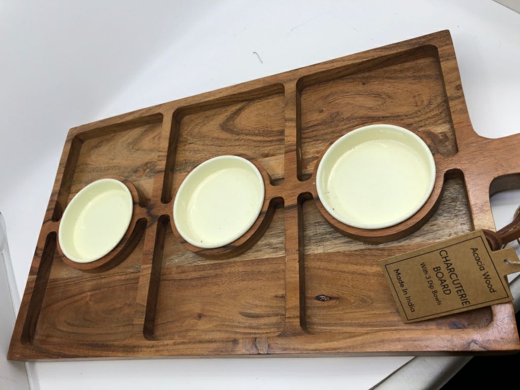 WOOD DIVIDED SERVING TRAY W CERAMIC CUPS.