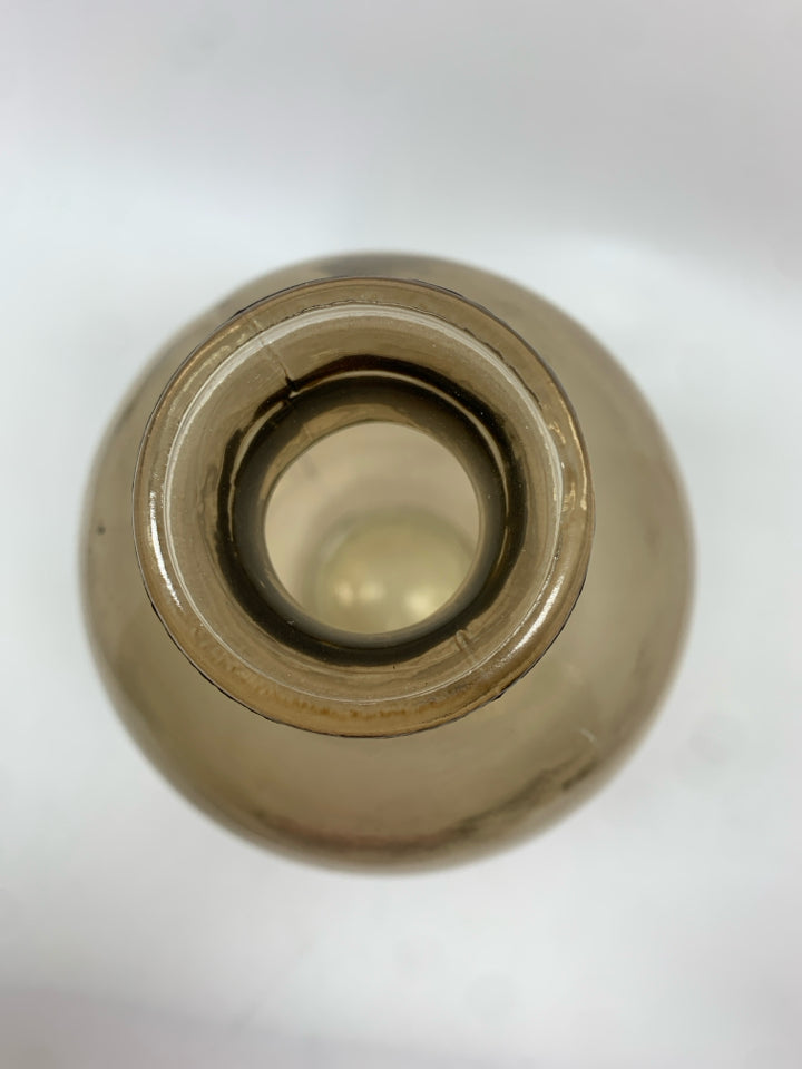 AMBER GLASS VASE.