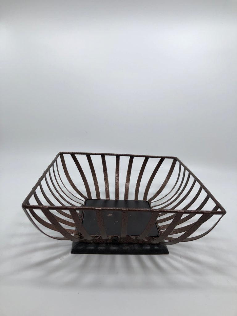 SQUARE BROWN METAL BASKET.