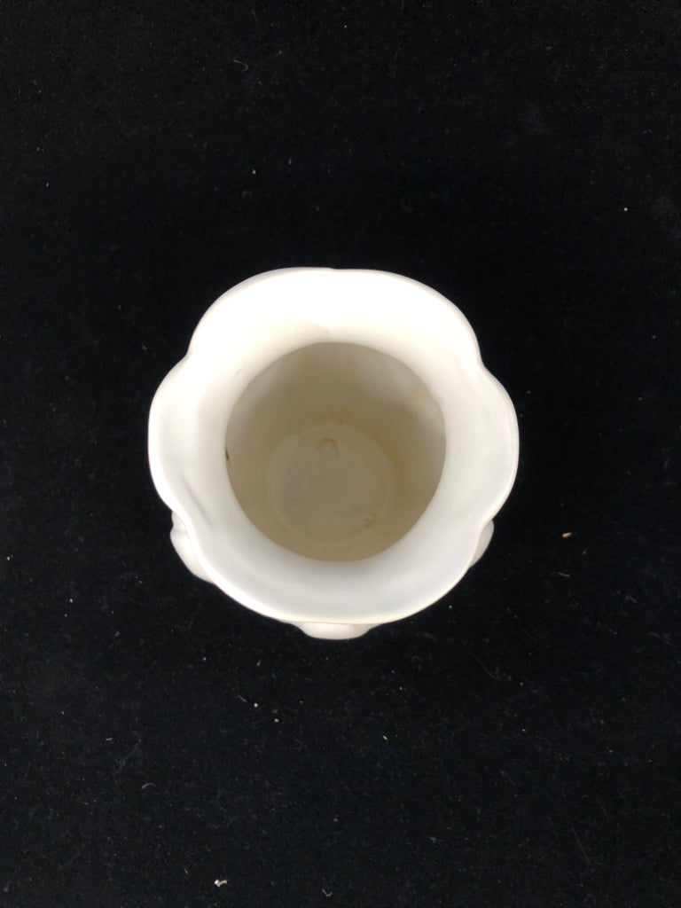 WHITE CERAMIC FLOWER VASE.
