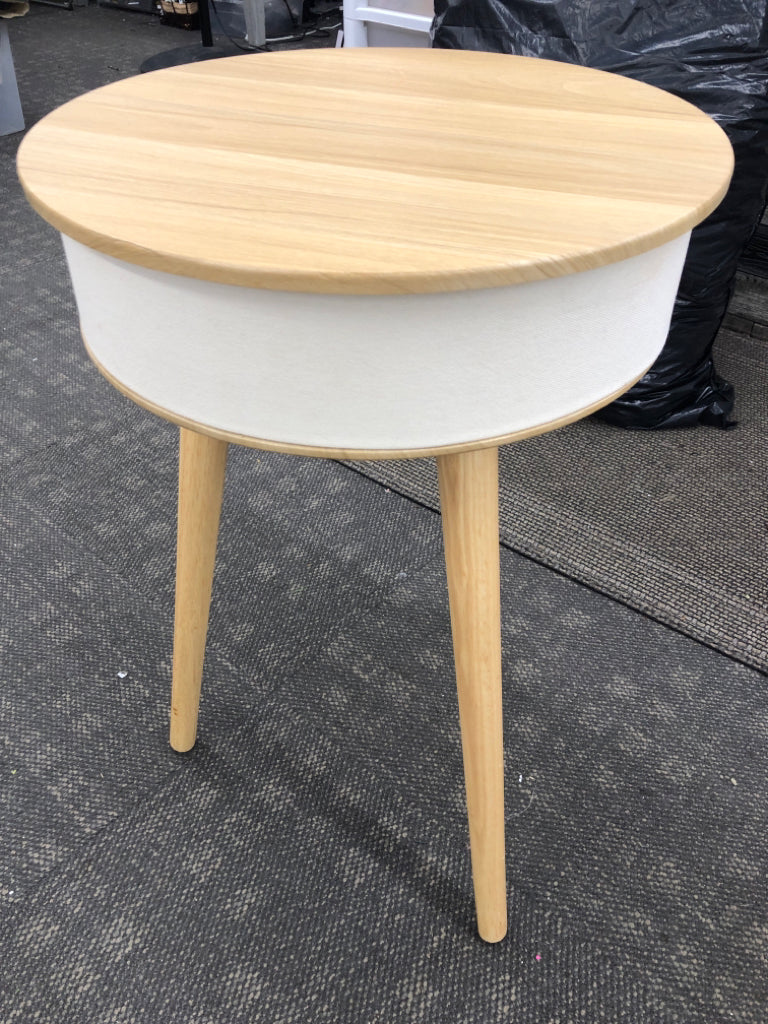 FAUX WOOD 3 LEGGED SIDE SPEAKER SIDE TABLE W/ CHARGER.