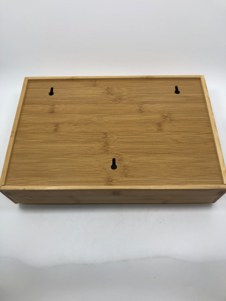BAMBOO 3-IN-1 WRAP ORGANIZER.