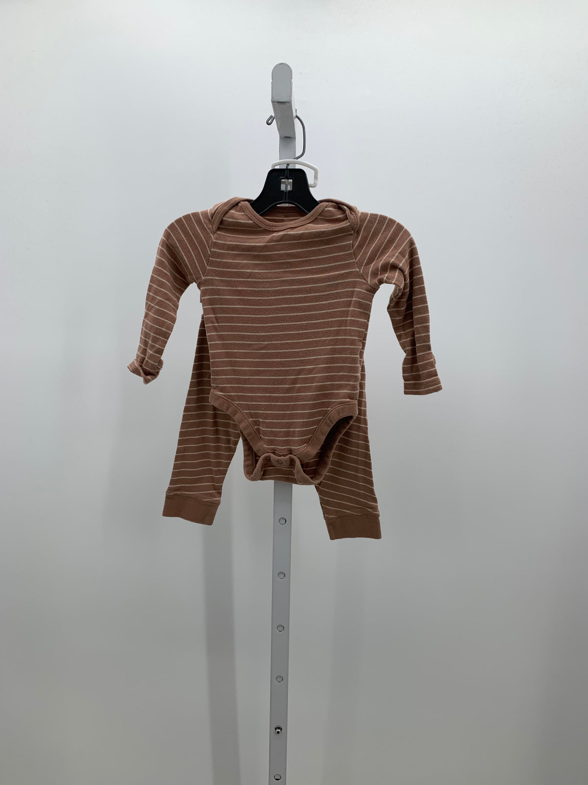 STRIPES SHIRT AND PANTS.