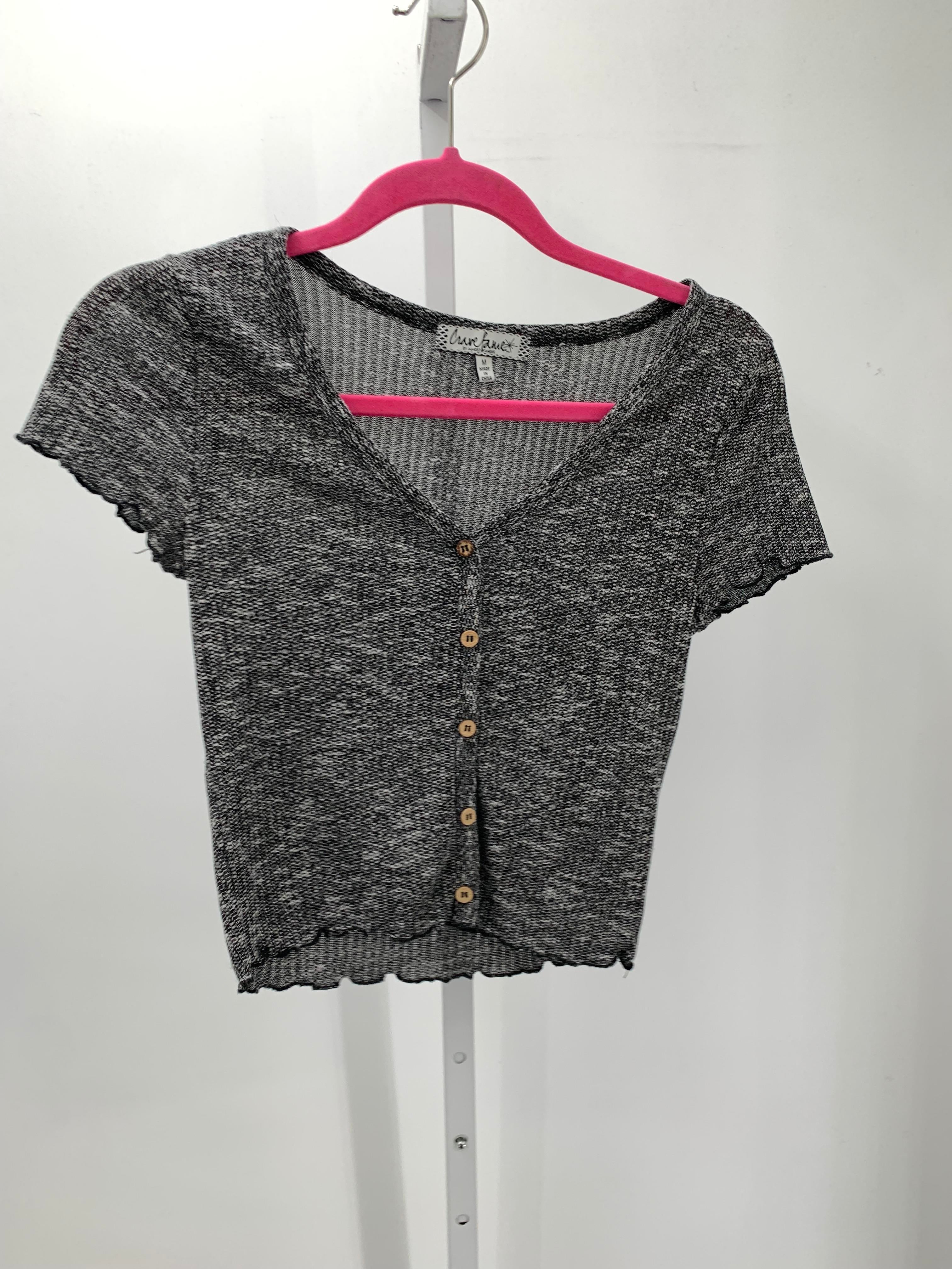 Size Medium Juniors Short Sleeve Shirt