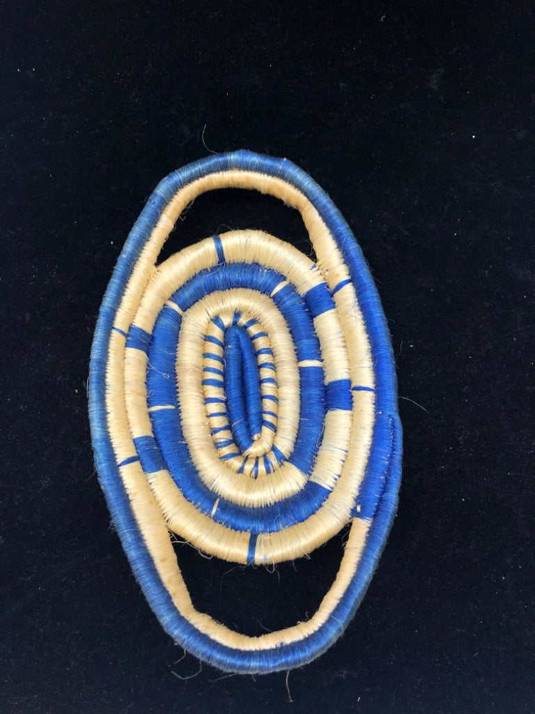 BLUE OVAL WOVEN TRAY.