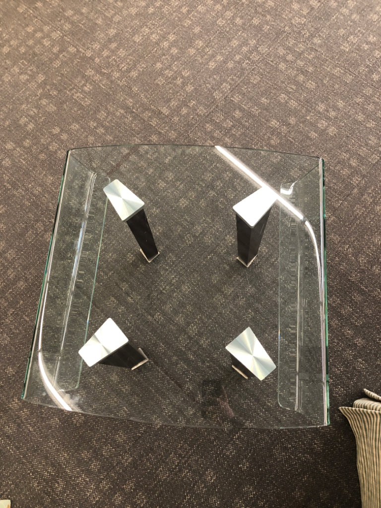 MODERN GLASS END TABLE W/CURVED TOP & WOOD LEGS.