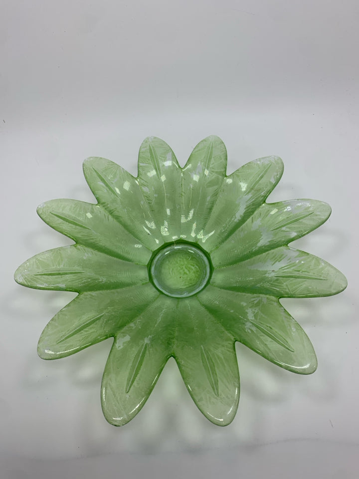 GREEN GLASS LEAF-SHAPED BOWL.