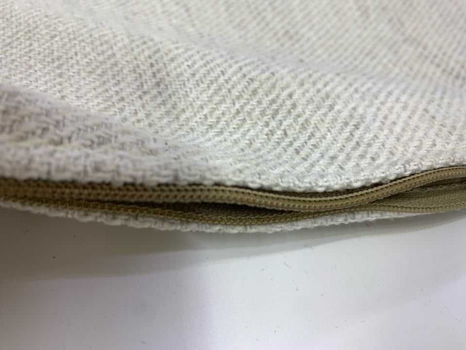 LIGHT GRAY LINEN BLEND PILLOW SHAM.