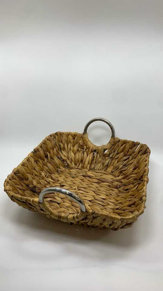 WOVEN BASKET W/METAL HANDLES.