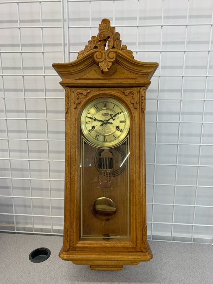 VTG D&A REGULATOR WALL CLOCK IN WOODEN GLASS CASE/BRASS PENDULUM.