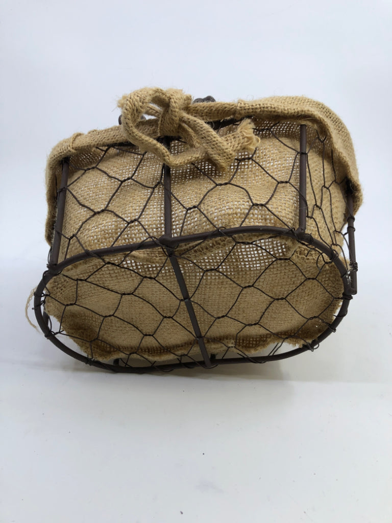 BROWN METAL OVAL BASKET W/ MESH LINER.