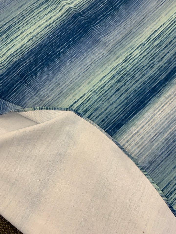 NAUTICA BLUE ROUND STRIPED TABLE CLOTH.