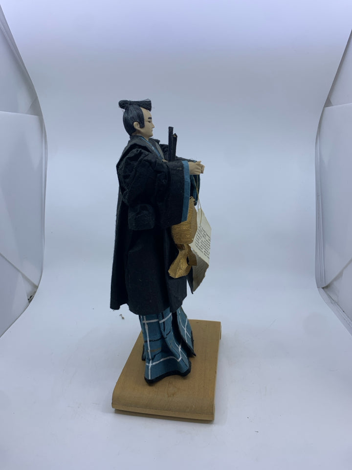 VTG DAIMYO ON BLONDE STAND WALL ART.