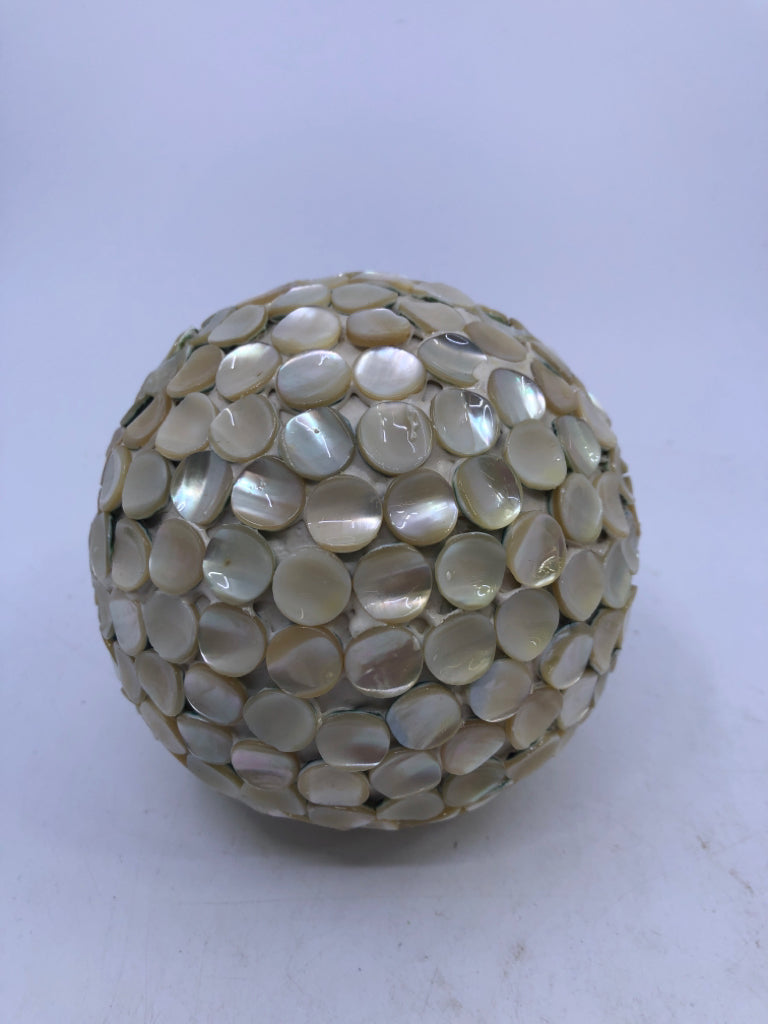 PEARL BALL SHELF DECOR.