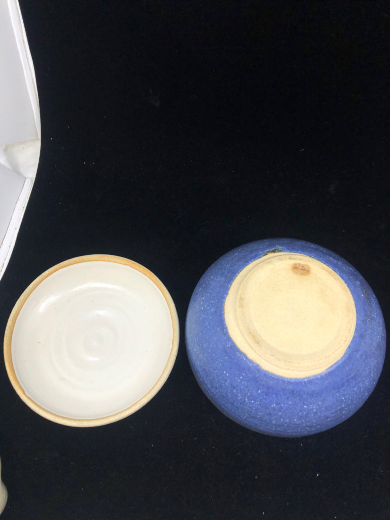 ROUND BLUE AND RED POTTERY CANISTER.