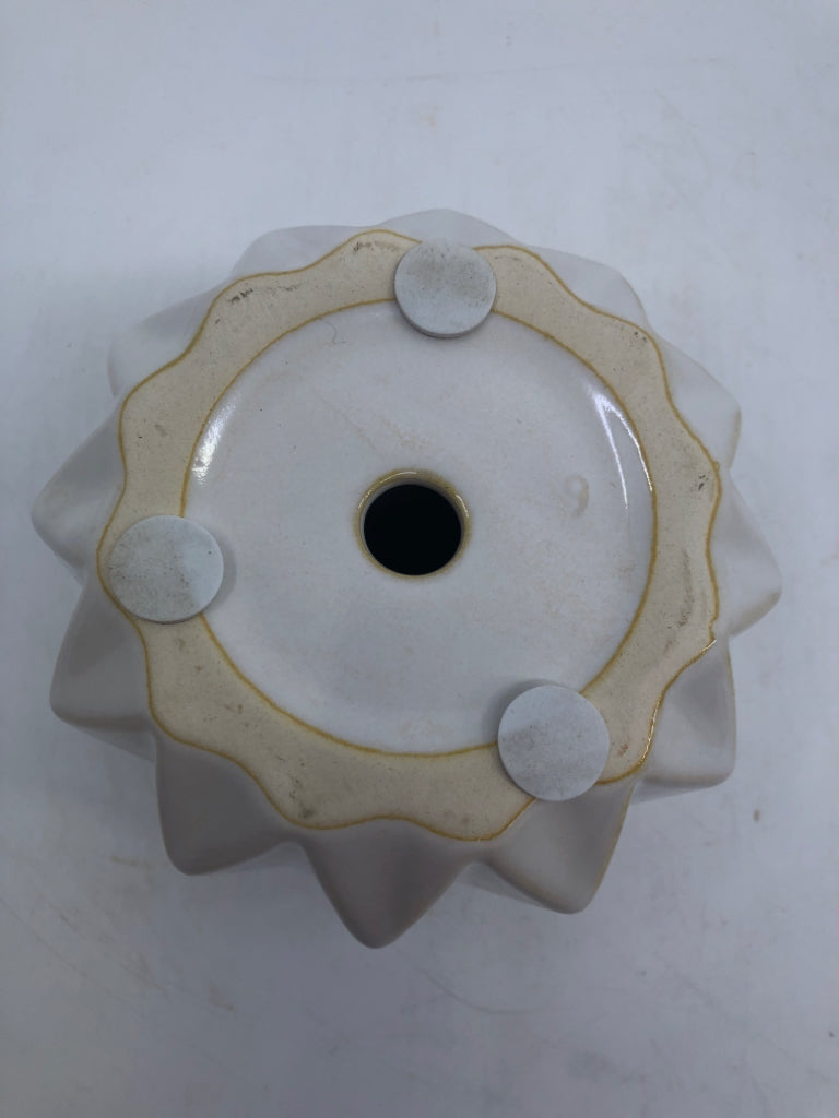 WHITE CERAMIC STAR SHAPED PLANTER W/ DRAIN HOLE.
