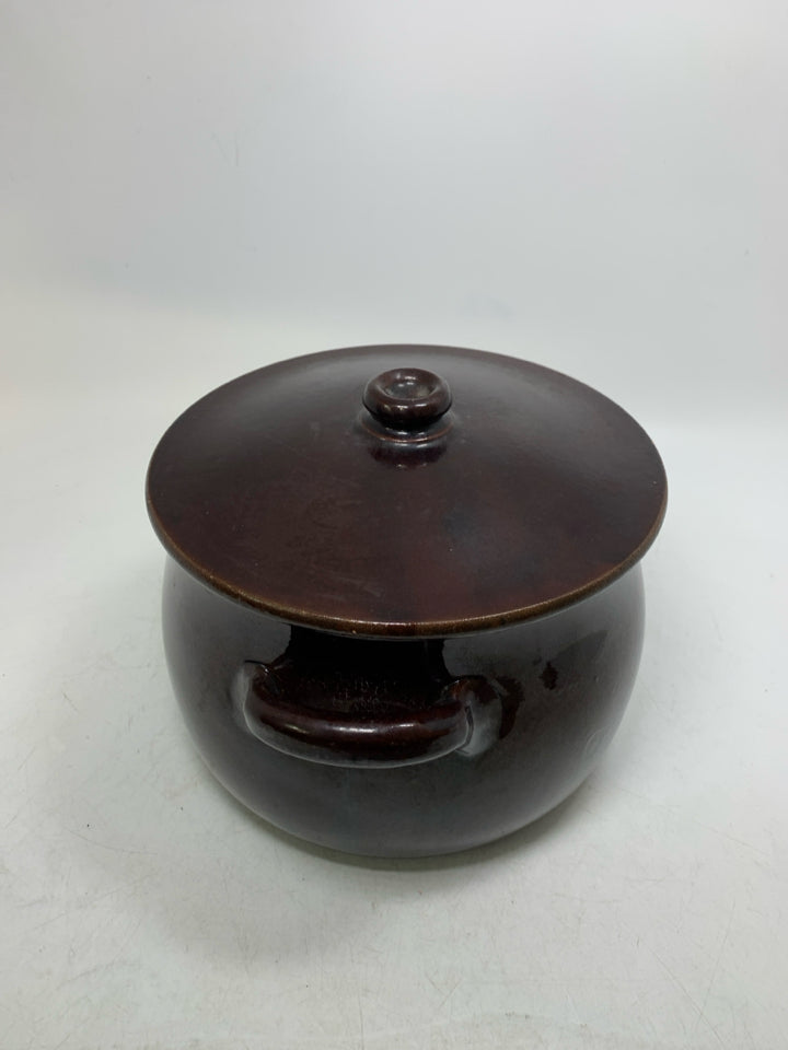 VTG DARK BROWN BEAN CROCK POT W/ HANDLES.