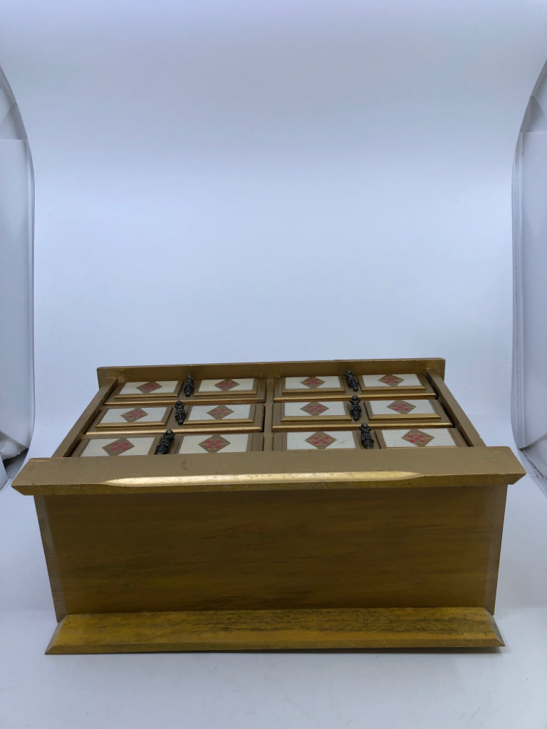 VTG GOLD RED PATTERN MUSIC/JEWELRY BOX.