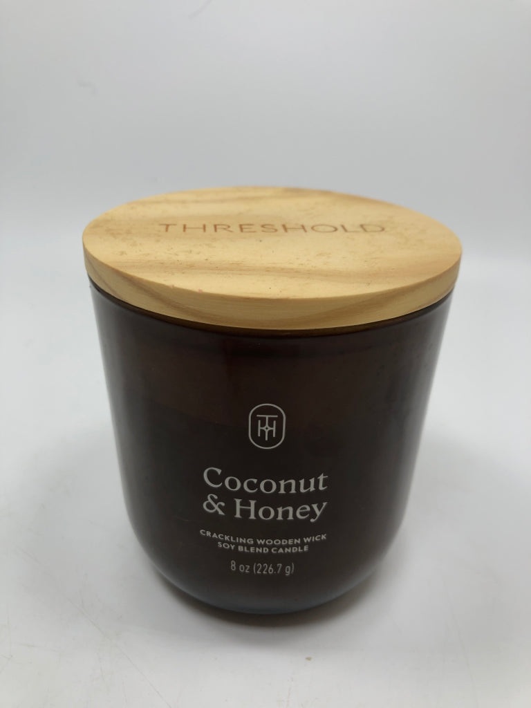 COCONUT & HONEY CRACKLING WOODEN WICK CANDLE.