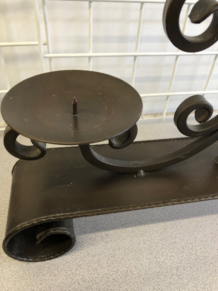3 CANDLE BROWN IRON CANDLE HOLDER CENTERPIECE.