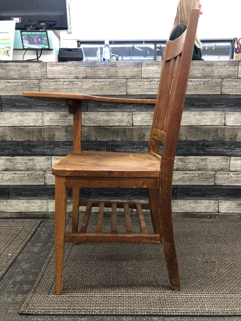 VTG KIDS WOOD KIDS STUDENT DESK CHAIR.