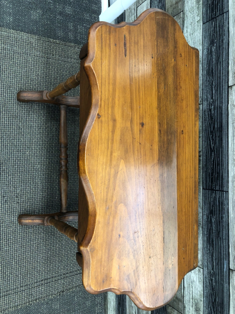 VTG SCALLOPED TABLE W/SPINDLE LEGS & DRAWER.