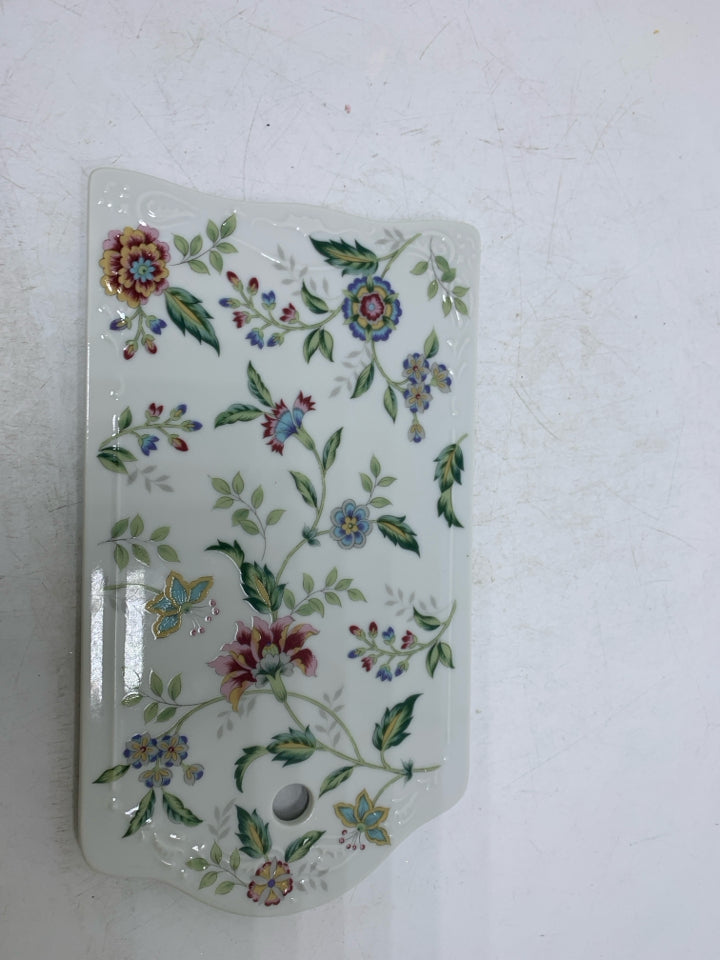 FLORAL PORCELAIN CHEESE BOARD.